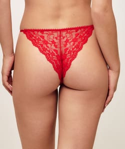 Tanga en dentelle;