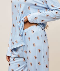Ensemble chemise et pantalon &agrave; rayures et petits chiens;