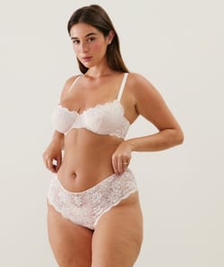 Balconette bra in lace;