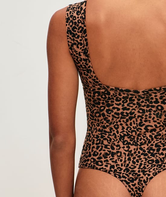 Backless ribbed cotton body with integrated leopard print pads;