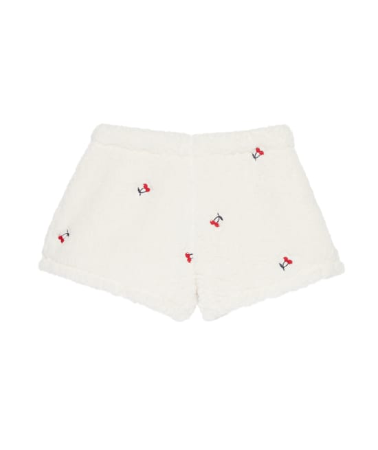 Short in sherpa met kersenborduursels;