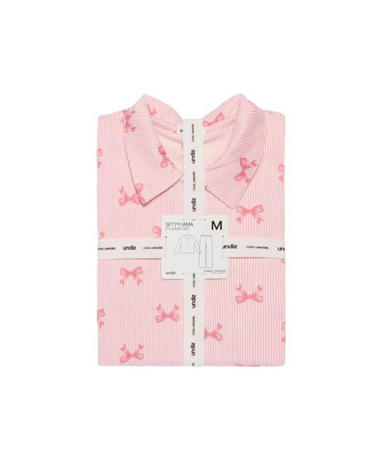 Ensemble chemise et pantalon &agrave; rayures et petits noeuds;