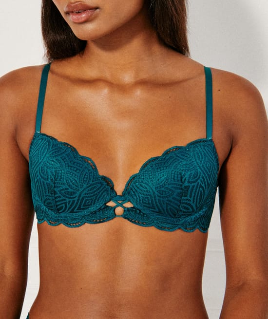 Lace push-up bra;