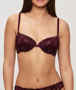 Push-up bra in lace;