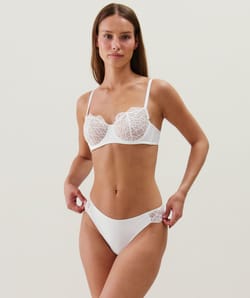 Balconette bra in embroidered lace;
