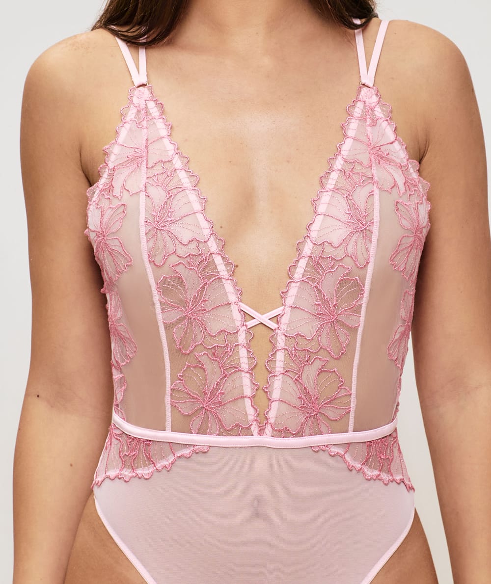 Mesh body with embroidery;