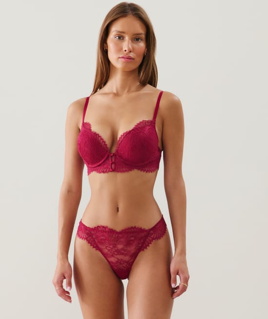 Ultra push-up lace bra;