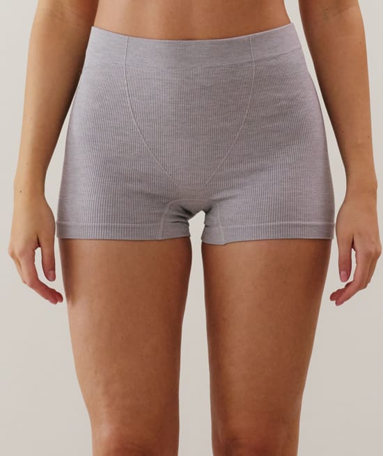Seamless shorts;