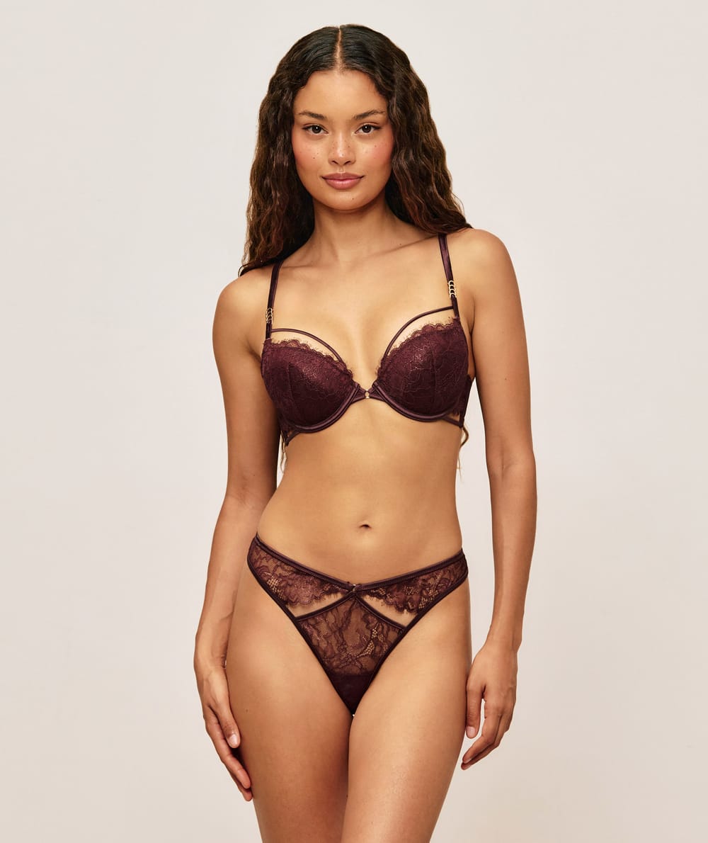 Soutien-gorge push up en dentelle orn&eacute; d'anneaux;