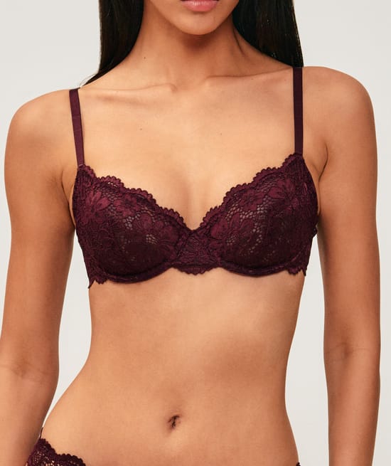Balconette lace bra;