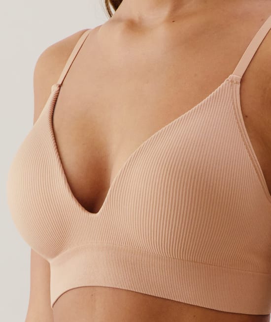 Push-up bra in seamless;