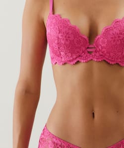Lace push-up bra;