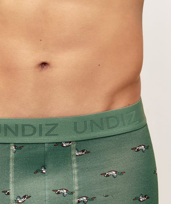 Green cotton boxer shorts with duck patterns;