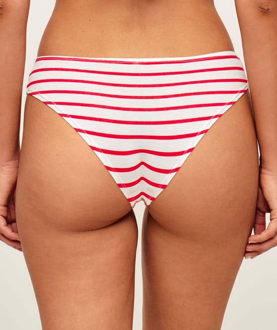 Pack of 3 cotton Hello Kitty panties;