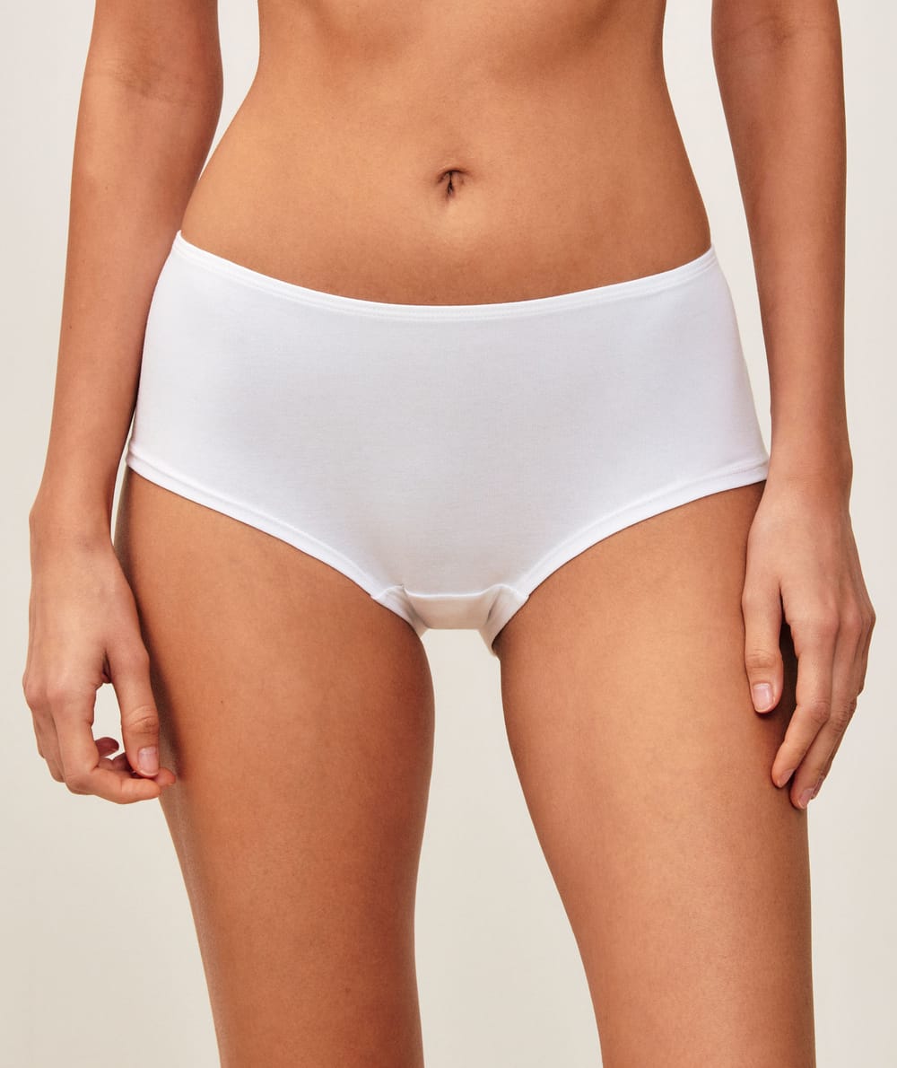 Set of 3 solid cotton shorts;