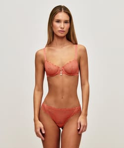 Lace string with gold lurex thread;