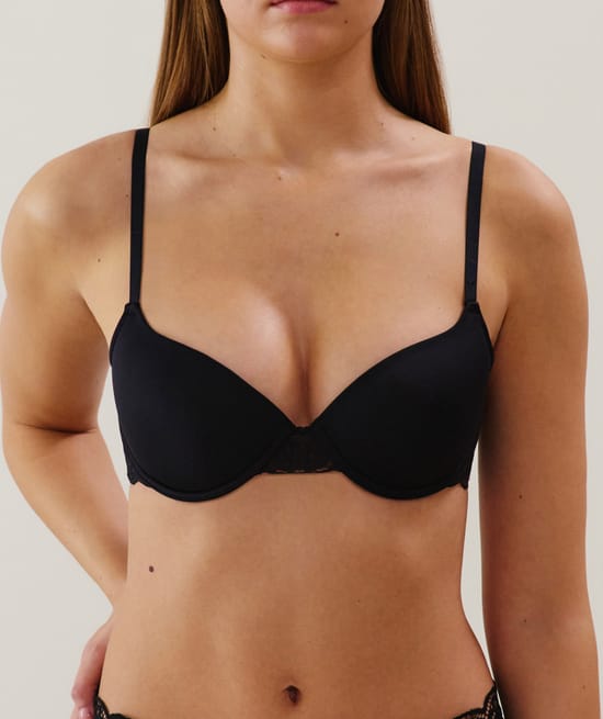 Lace padded bra;