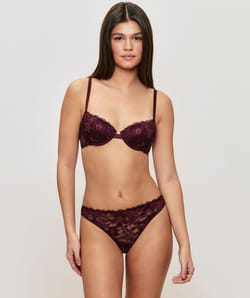 Push-up bra in lace;