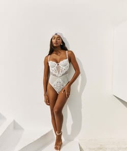 Body corbeille de encaje;