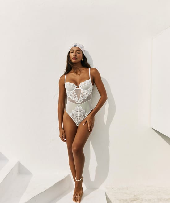 Body corbeille de encaje;