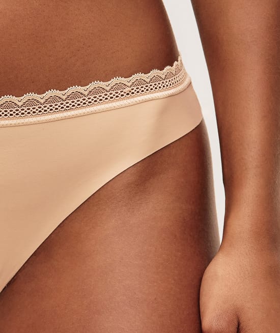 Microfibre and lace thong;