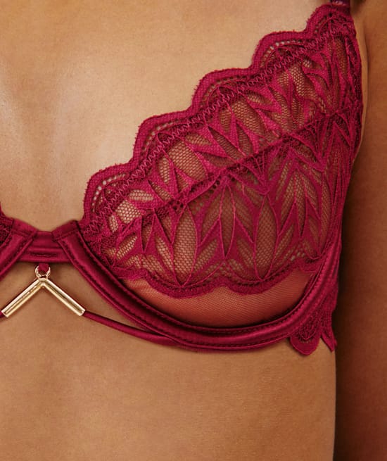 Lace balconette bra;