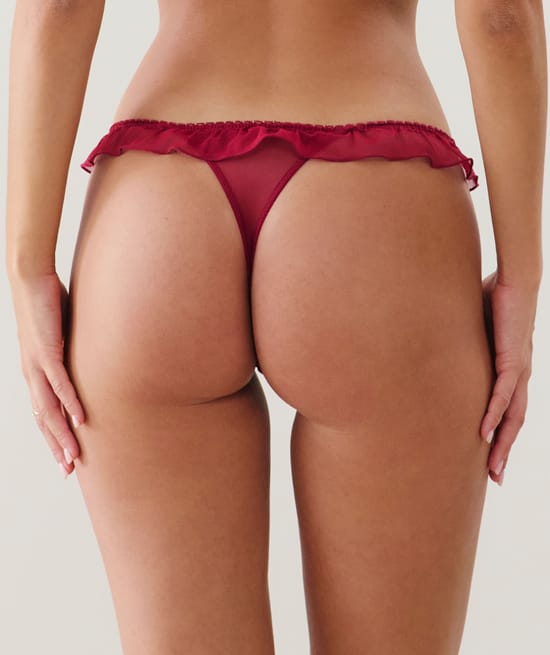 String à motifs floraux brodés;