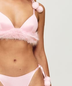 Tanga en satin avec pompon;