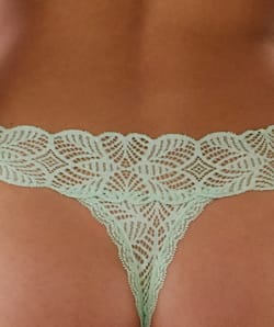 Tanga de encaje verde claro;
