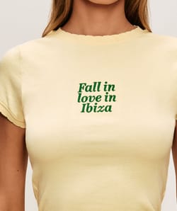 T-shirt en jersey avec broderie "Fall in love in Ibiza;