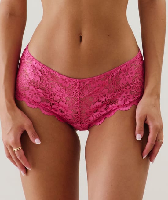 Lace shorty;