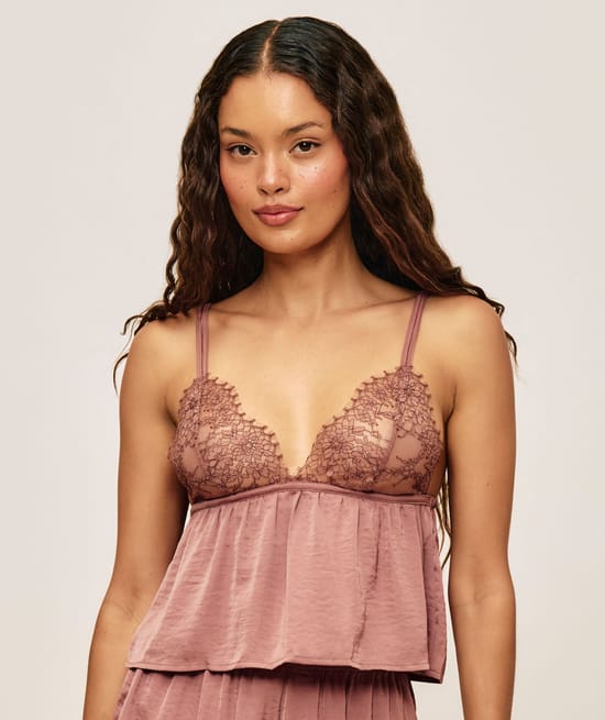 Top en satin et dentelle;