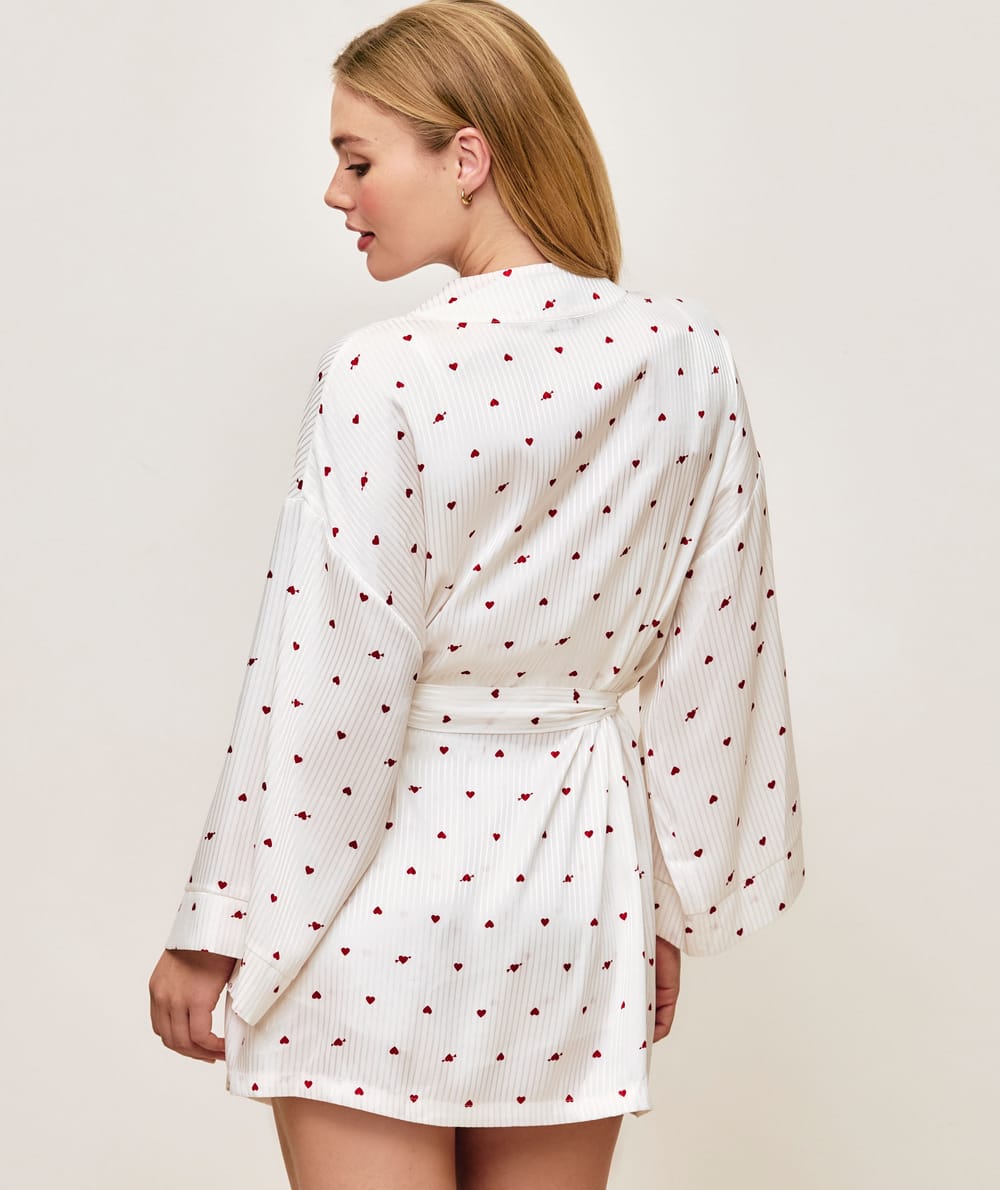 Satin kimono with heart pattern and "love me" embroidery;