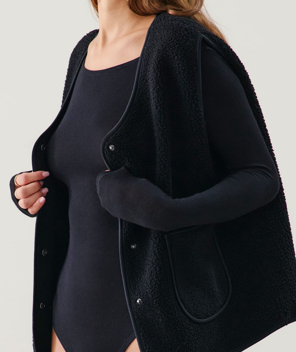 Sherpa sleeveless jacket;