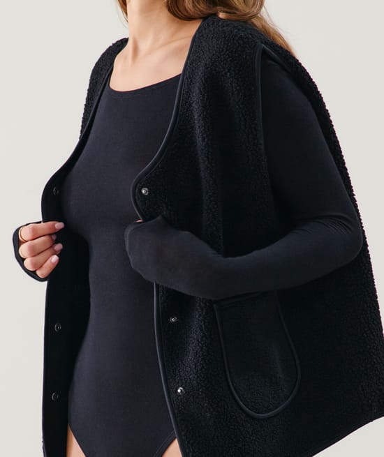 Sherpa sleeveless jacket;