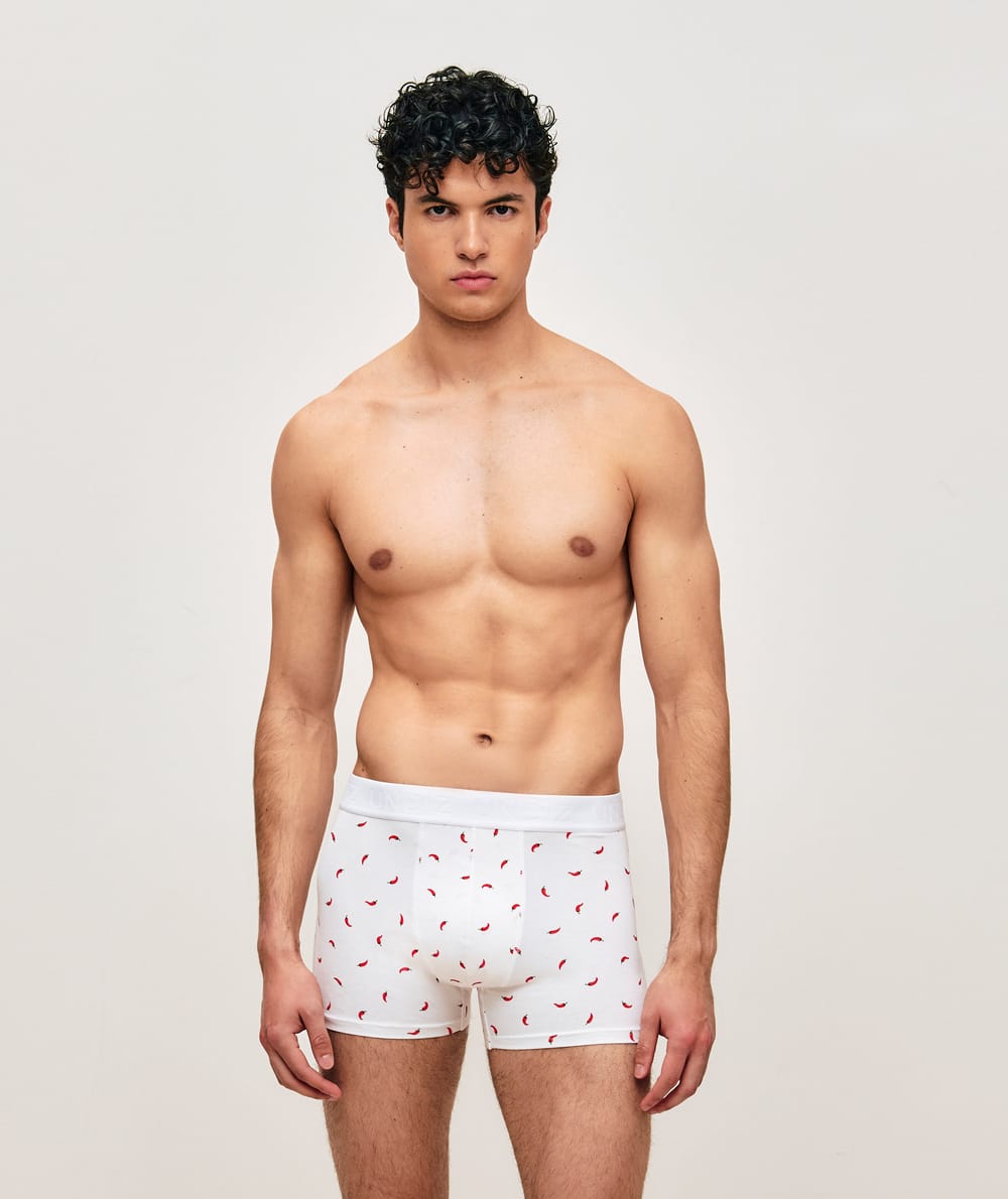 Cotton boxer shorts with chili patterns;