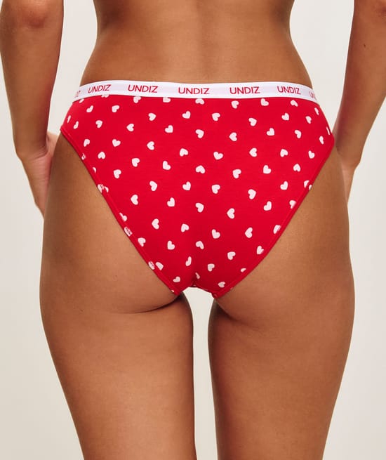 Cotton panties with heart pattern;