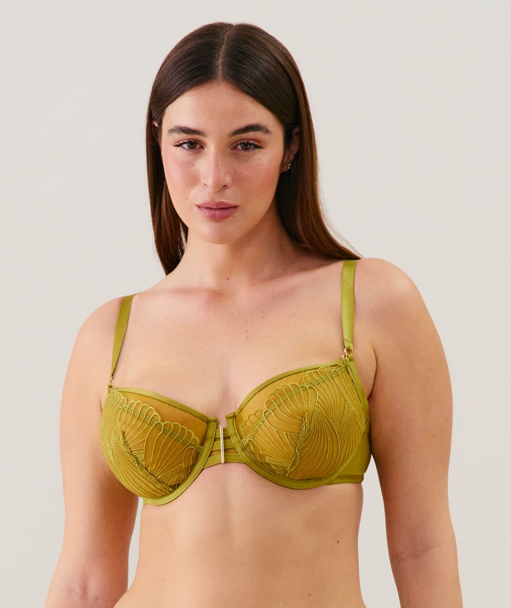 Soutien-gorge corbeille avec broderies;
