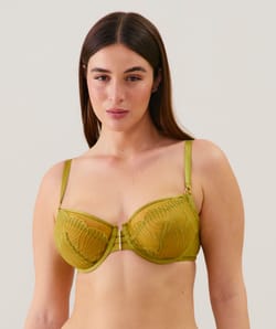 Soutien-gorge corbeille avec broderies;