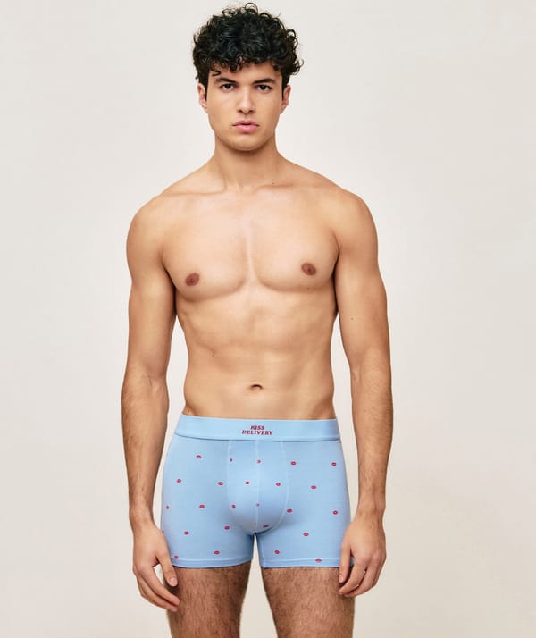 Cotton boxer shorts with "Kiss delivery" lips print;
