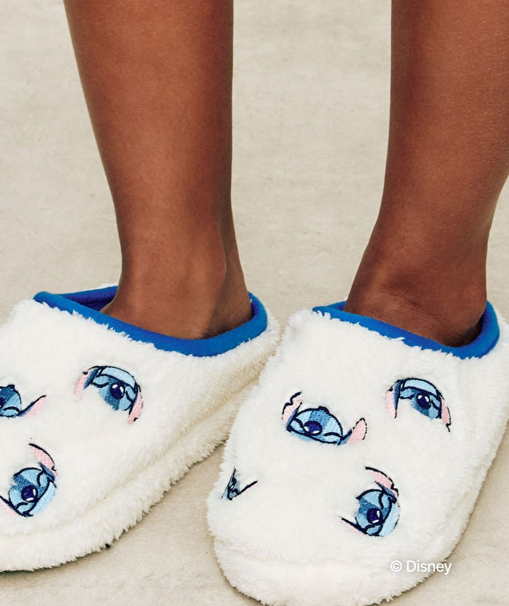 Chaussons sherpa Stitch;