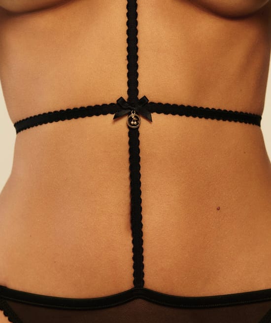 String en tulle avec harnais;