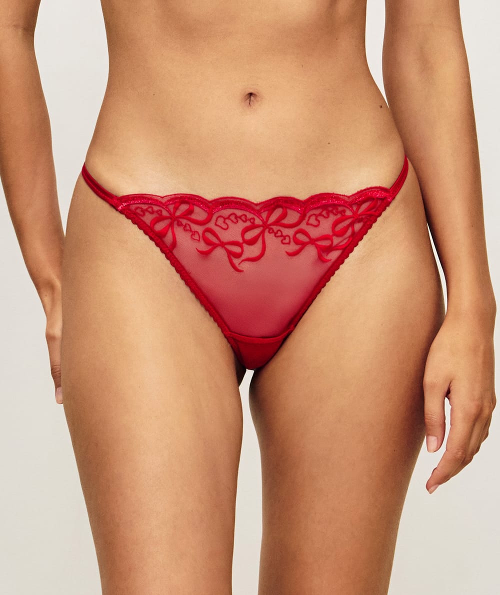 String avec broderies nœuds et cœurs;