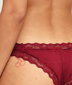 Cotton and lace thong;