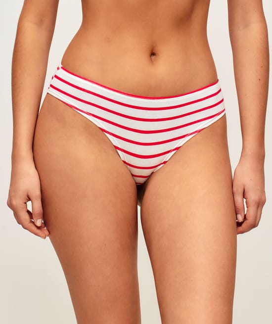 Pack of 3 cotton Hello Kitty panties;