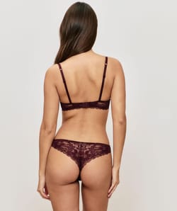 Push-up bra in lace;