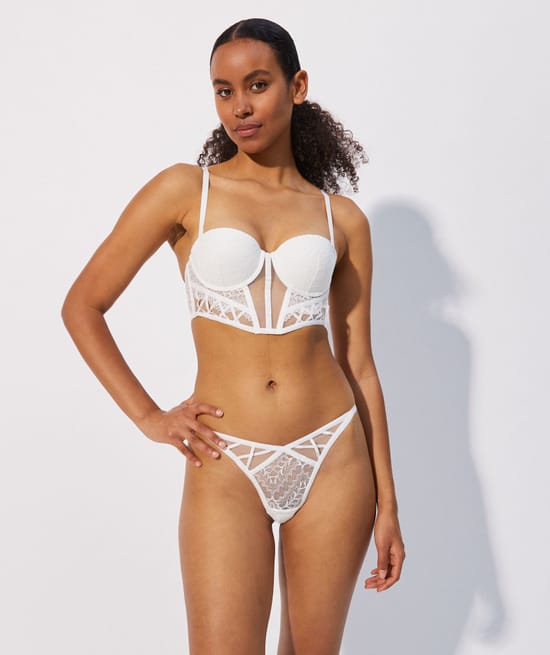 Tanga en dentelle;