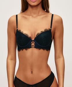 Lace push-up bra;