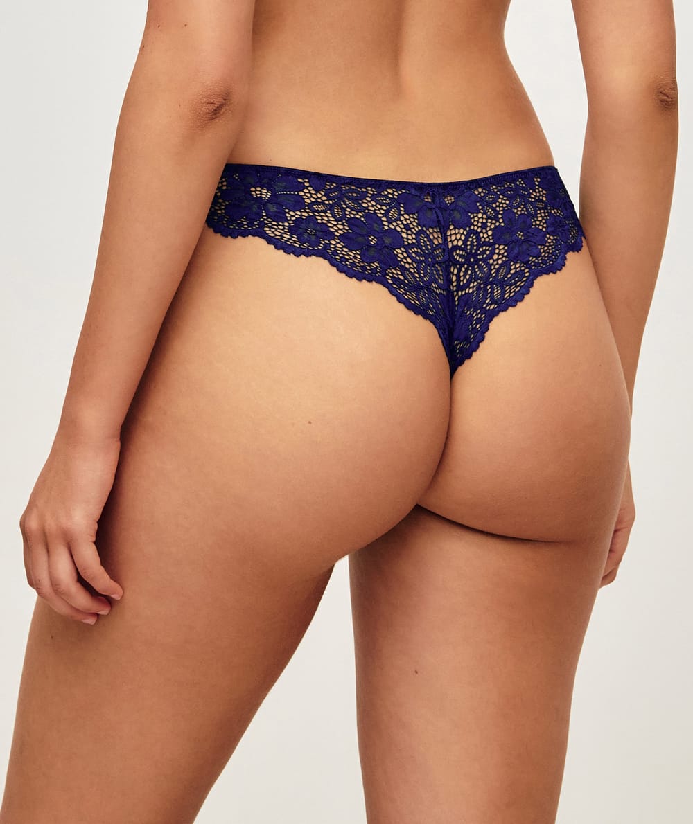 Tanga en dentelle florale;
