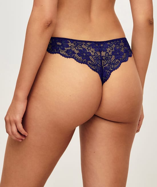 Tanga en dentelle florale;